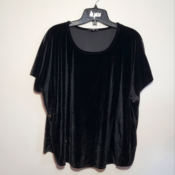 Black velvet over sized crop shirt. - Picture 1 of 1